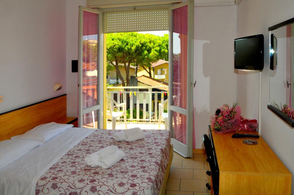 Hotel Levante Cervia Exterior photo