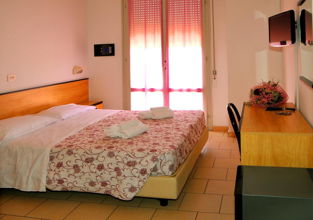 Hotel Levante Cervia Exterior photo