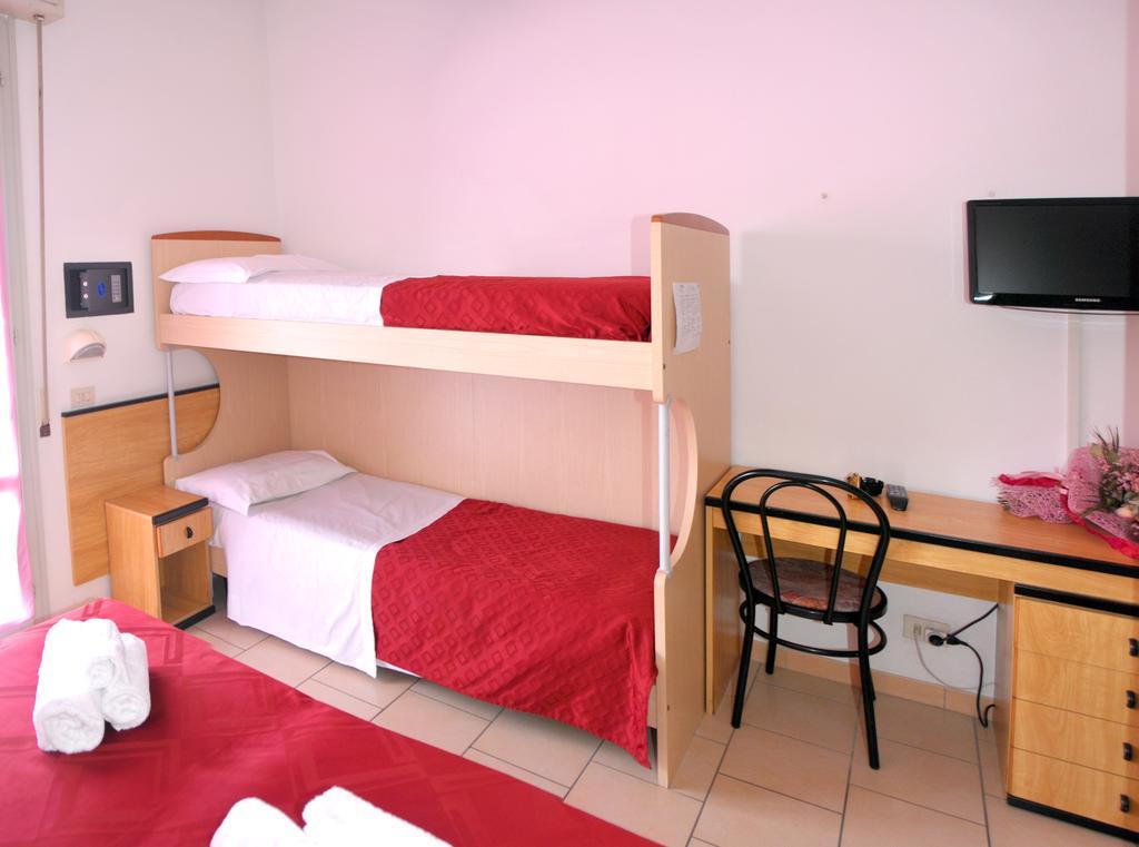 Hotel Levante Cervia Exterior photo