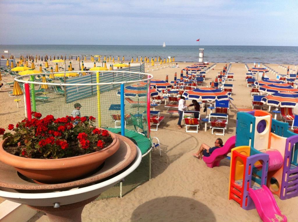 Hotel Levante Cervia Exterior photo